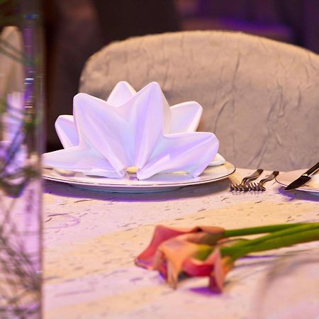 The Westin Kuala Lumpur Ξενοδοχείο Εξωτερικό φωτογραφία A lotus napkin fold