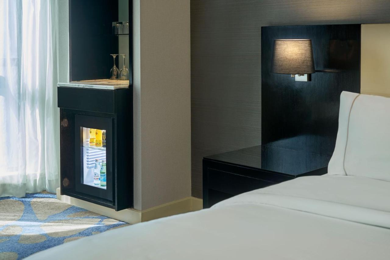 The Westin Kuala Lumpur Ξενοδοχείο Εξωτερικό φωτογραφία A room with a mini-bar