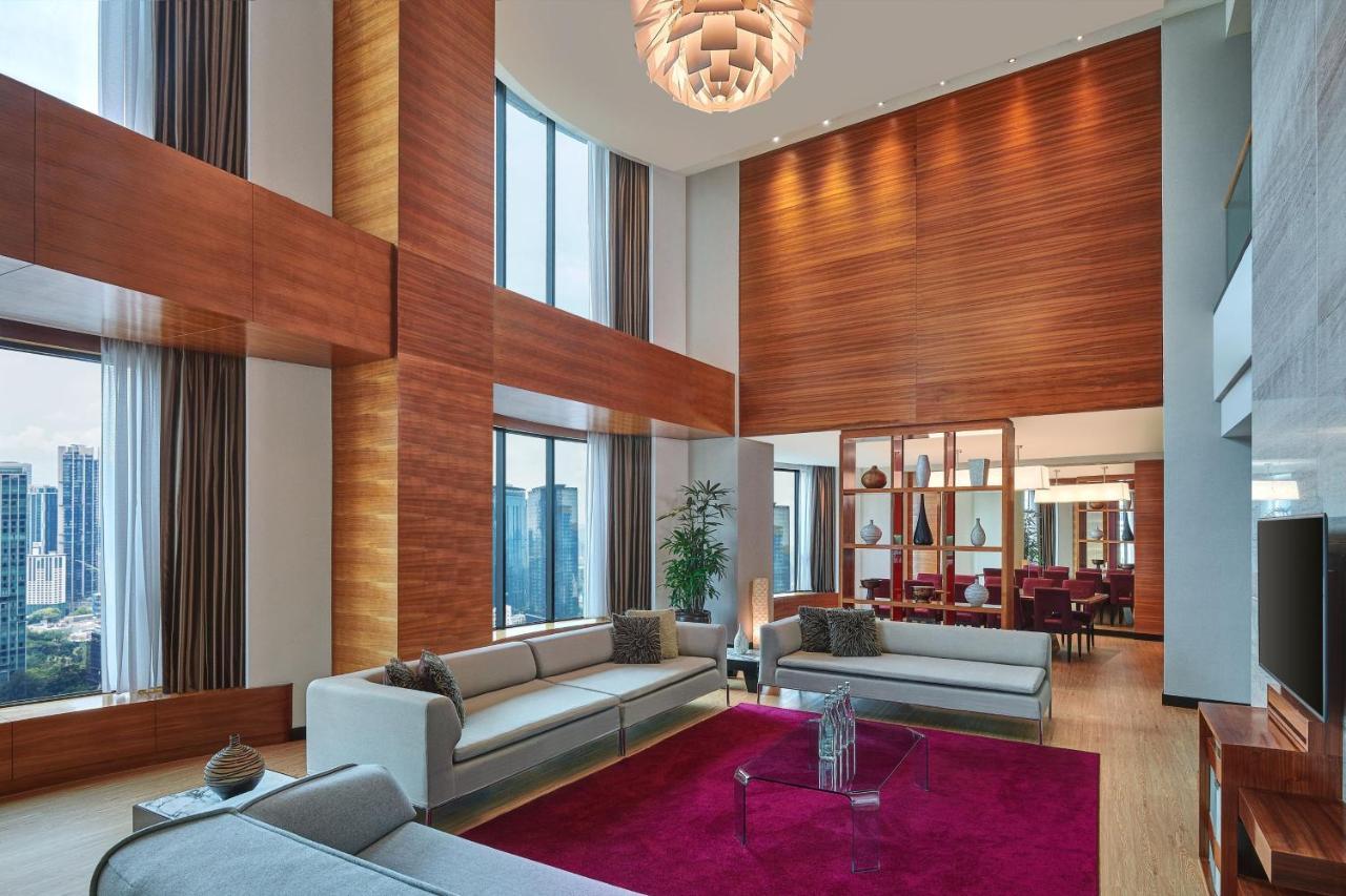 The Westin Kuala Lumpur Ξενοδοχείο Εξωτερικό φωτογραφία The interior of a suite at the Mandarin Oriental, Munich