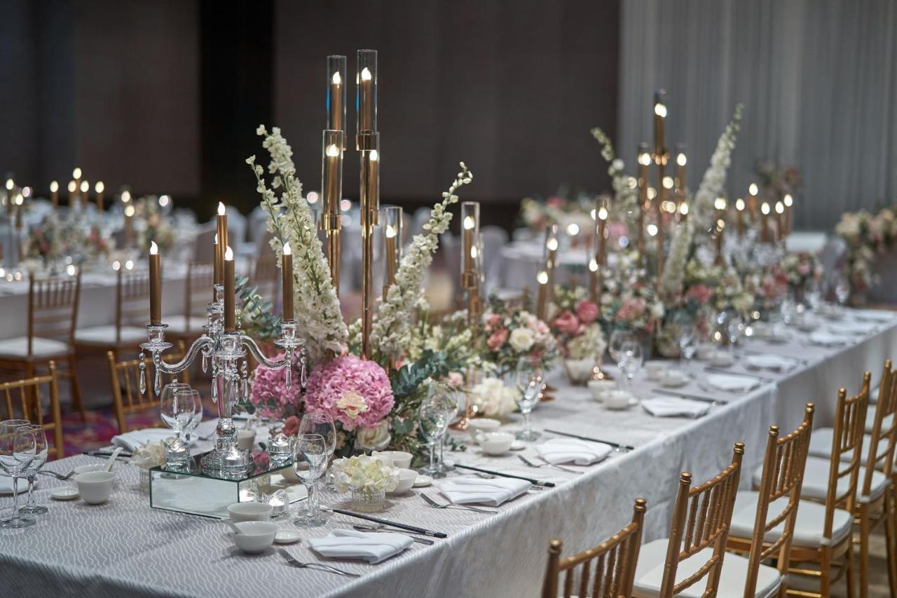 The Westin Kuala Lumpur Ξενοδοχείο Εξωτερικό φωτογραφία A table set for a formal dinner