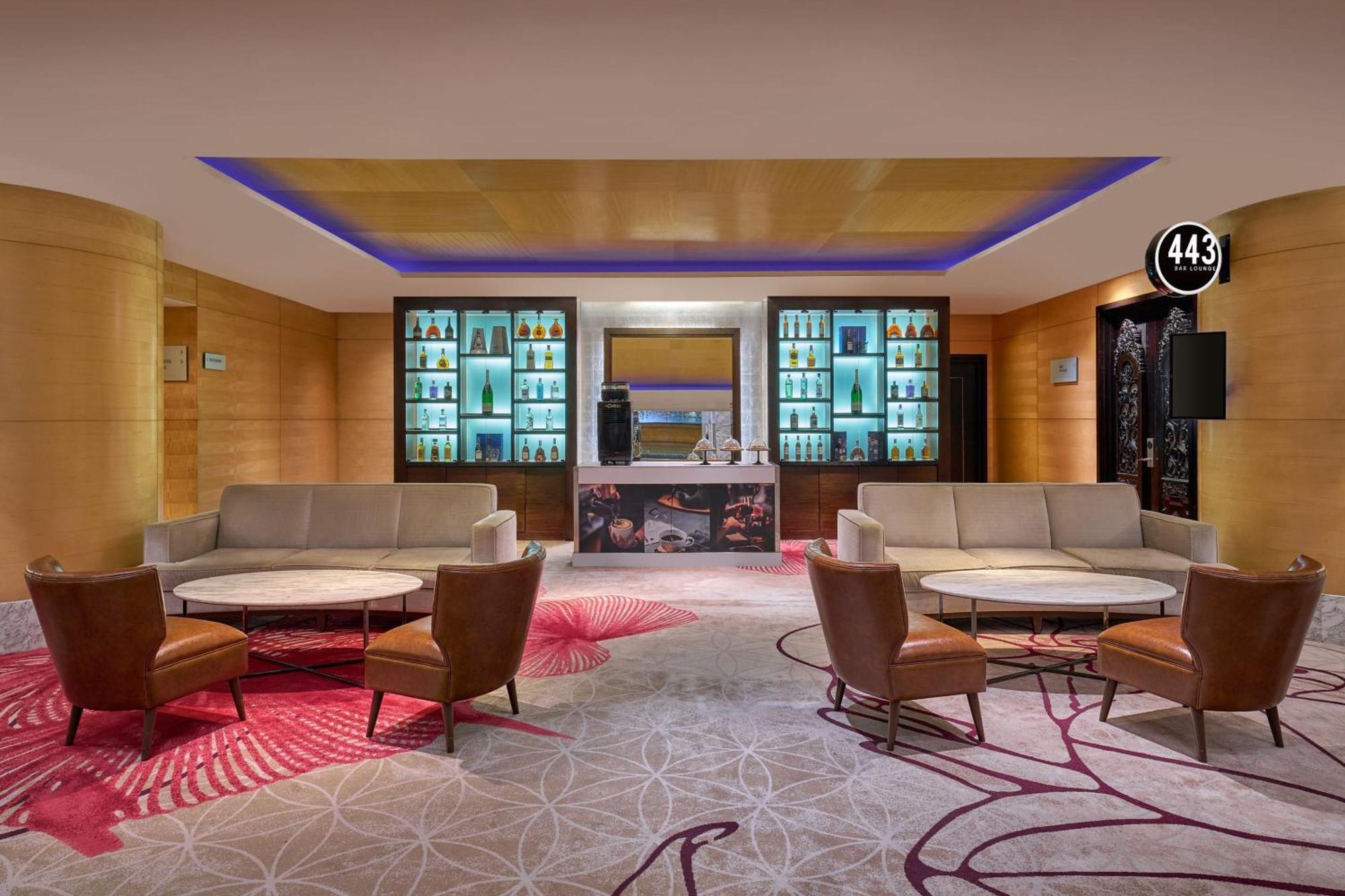The Westin Kuala Lumpur Ξενοδοχείο Εξωτερικό φωτογραφία The 43 lounge at Hong Kong International Airport